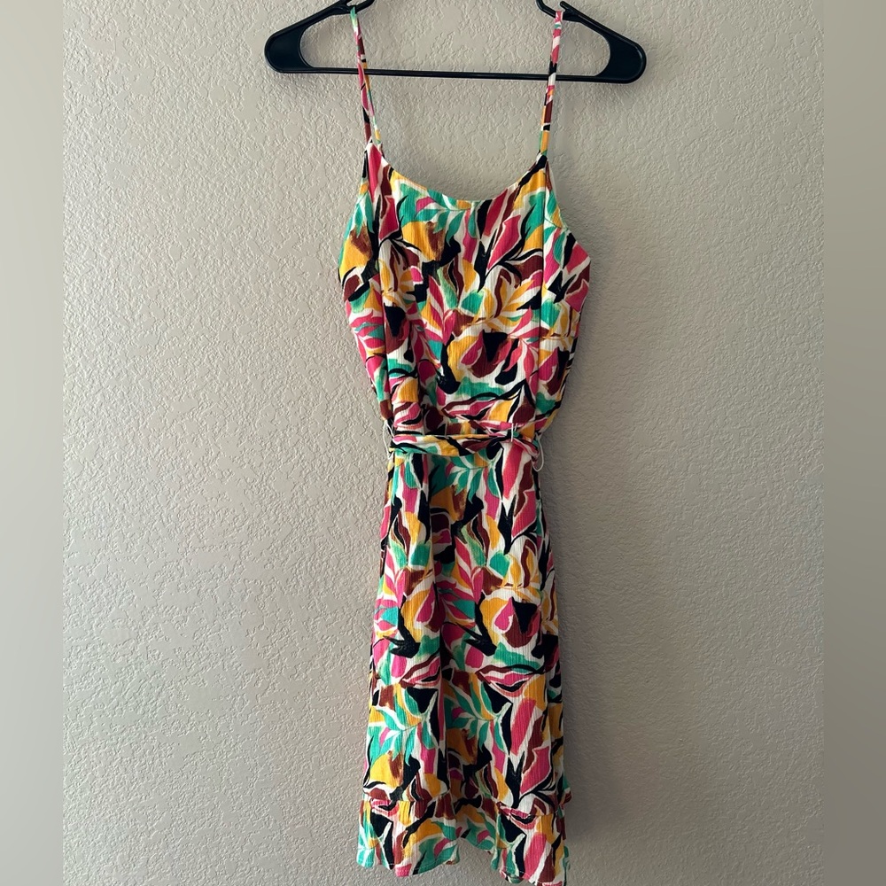 🆕 Nine West Crosshatch Spaghetti Strap Flutter Hem Tie Waist Dress | M - Picture 4 of 6